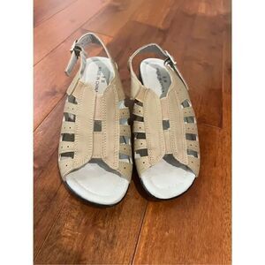 New Sandals in tan color size 8M
